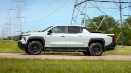 
										2025 Chevrolet Silverado EV full									