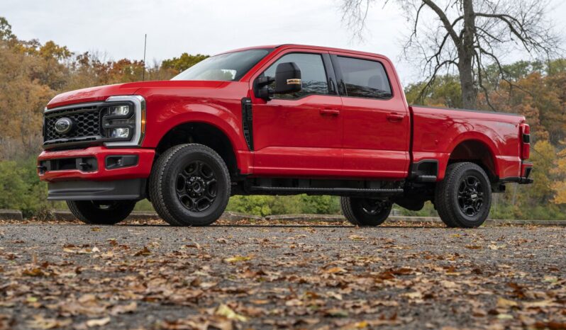 
								2025 Ford F250 Super Duty Crew Cab full									