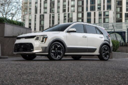 
										2025 Kia Niro full									